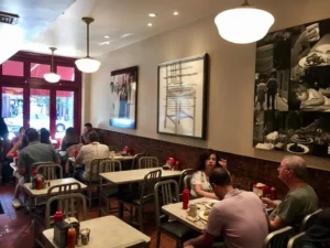 Paramount cafe Ambiance in boston