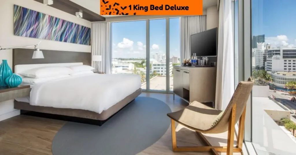1 King Bed Deluxe – Corner Room