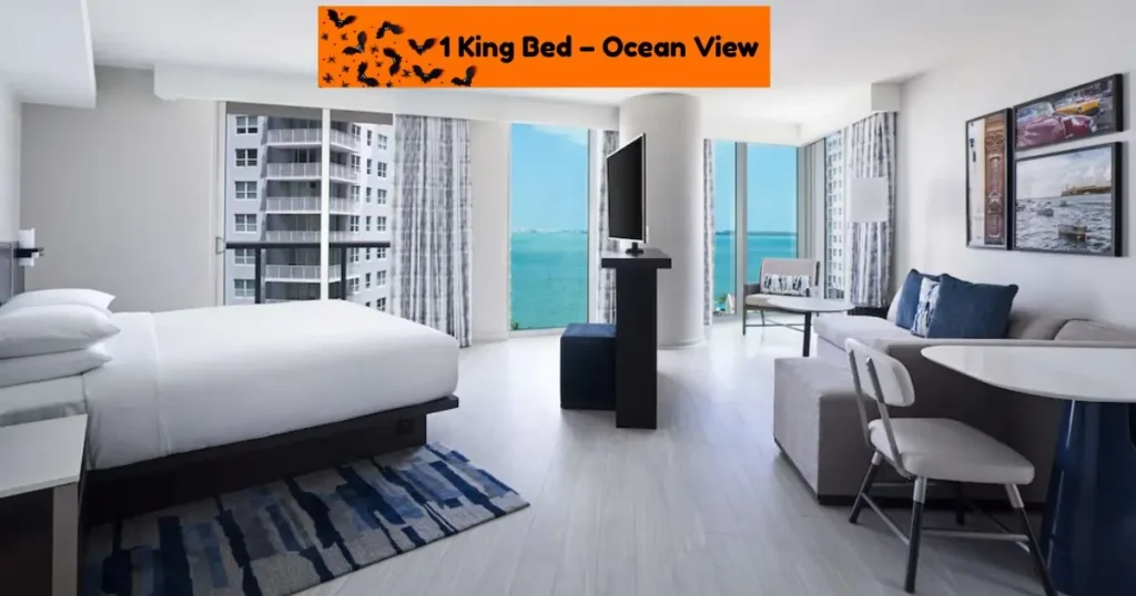 1 King Bed – Ocean View