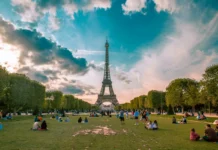 Guide: How to Travel With a Big Group During High Season Guide: How to Travel With a Big Group During High Season