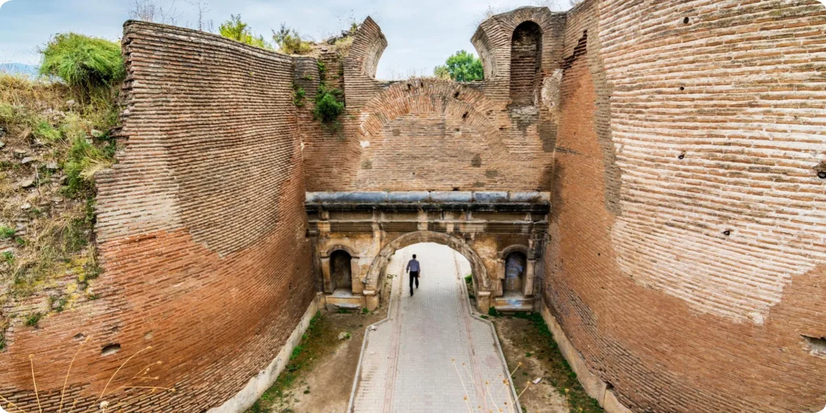 Choose a photograph of İznik’s historic gates or traditional ceramics.