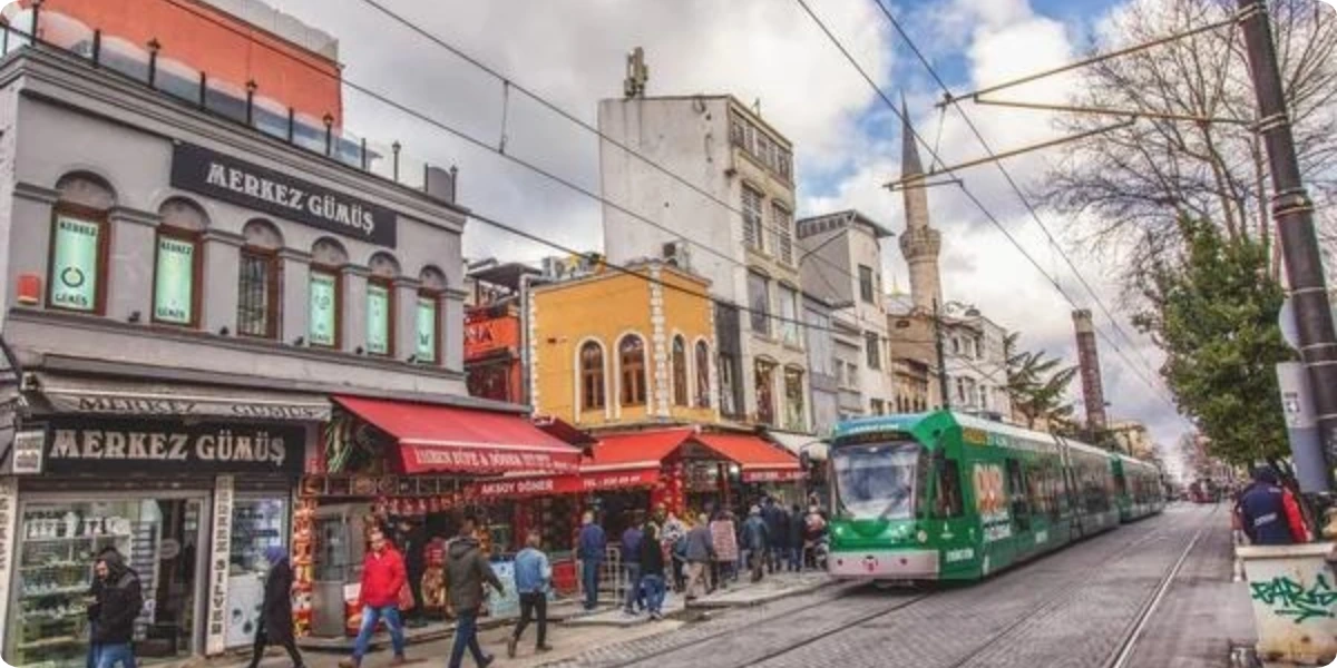 Sirkeci Istanbul near tram connections and family hotels