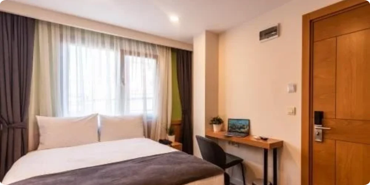 Simple and affordable hotel room in Istanbul