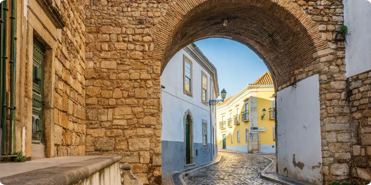 Largo da Sé is the old town’s living room, framed by the cathedral, the bishop’s palace, orange trees and café terraces.